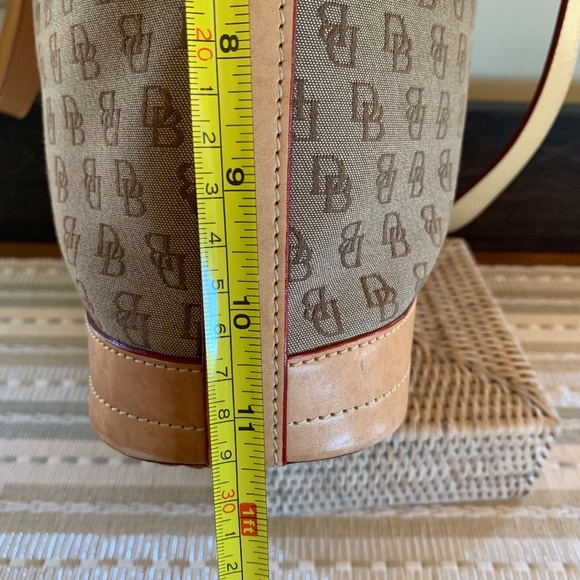 ☀️GUC Dooney & Bourke Signature top handle shoulder bag w/leather trim - Picture 8 of 14